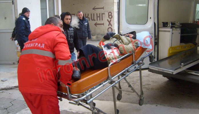 Благоевградчанка падна на заледена улица и си счупи крака
