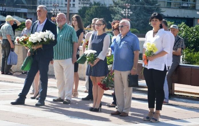 Благоевградската общественост почете паметта на Никола Вапцаров
