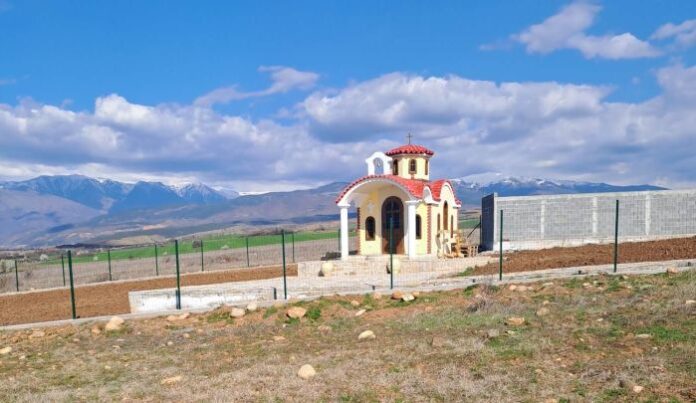 Благоустрояват пространството около параклиса „Св. Три светители“ в Бараково