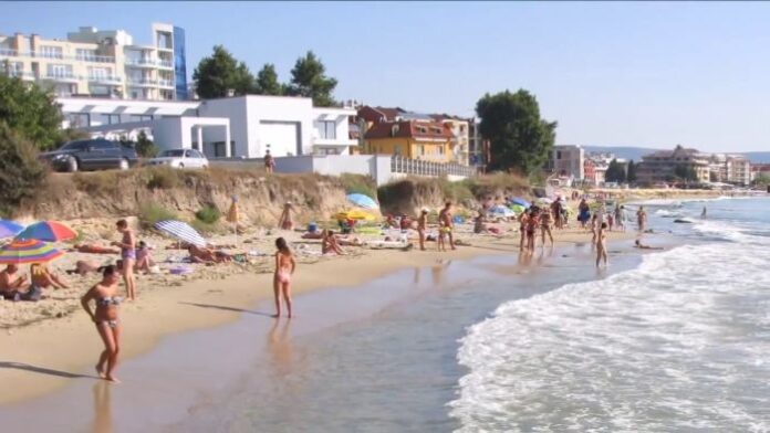 Близо 150 деца от Сърбия се разхлаждат на родното Черноморие