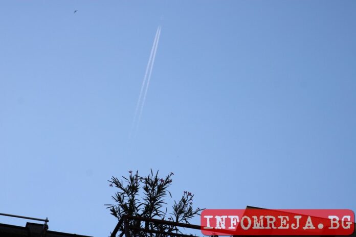 Близо 300 пътници на полет от Лондон са били блокирани на летище 