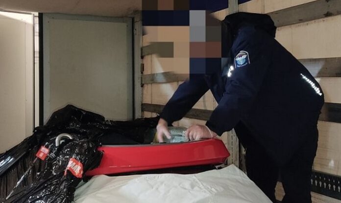 Близо 74 кг екстази задържаха митничари на Дунав мост при Русе