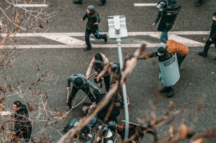 Близо 8 хиляди са задържани в Казахстан във връзка с безредиците
