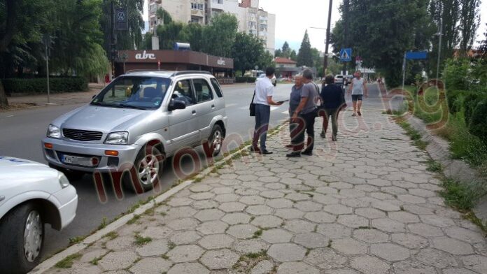 Блъснаха 3-годишно дете в количка на пешеходна пътека в Кюстендил