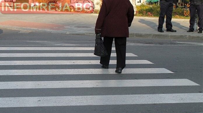 БМВ блъсна 71-годишна жена на пешеходна пътека в Разград