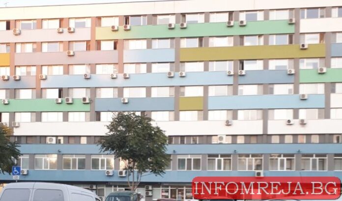 БМВ се удари челно в товарен автомобил