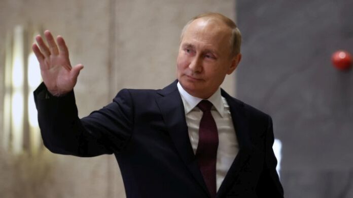 „Бог да пази царя!“: Путин получава пожелания за рождения си ден