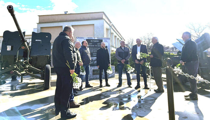 Богдан Боцев се поклони на паметника на 28-и Мотострелкови полк