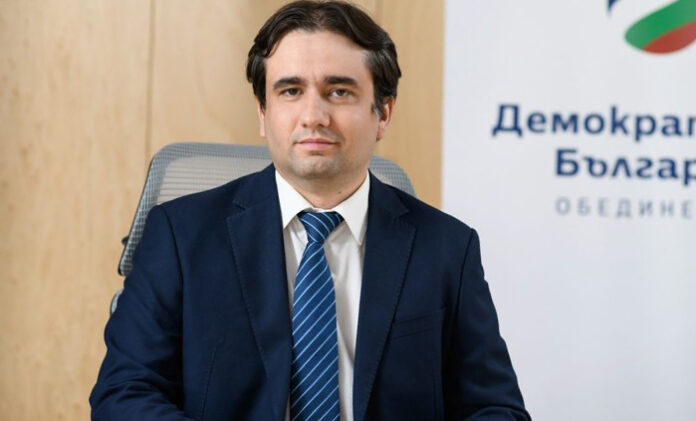 Божидар Божанов: Управляващите рискуват самосаботаж на влизането в еврозоната