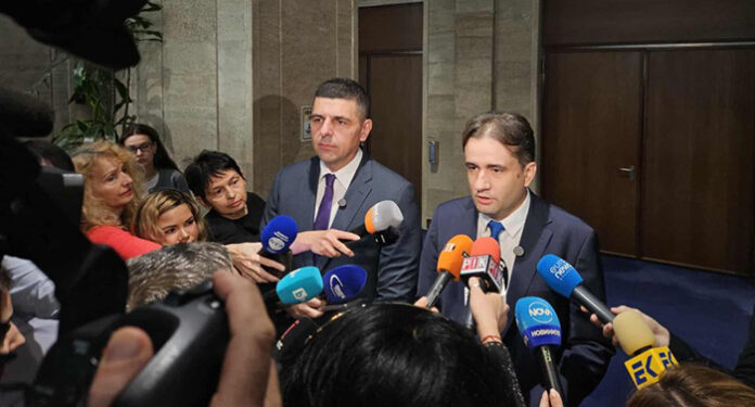 Божидар Божанов: Властта се е скрила и разпределя порции