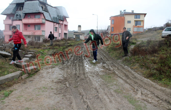 Боклукчийска кола аварира в село Изгрев