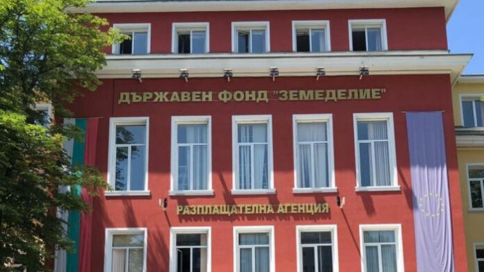 Борис Михайлов подписа нови 17 договора за 7