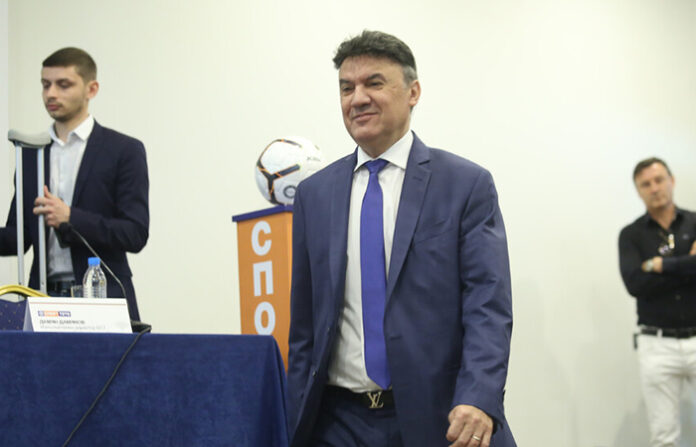 Борислав Михайлов няма да подава оставка