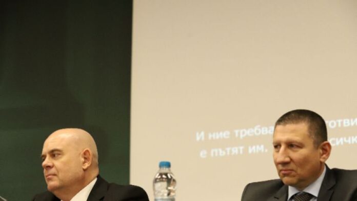 Борислав Сарафов: Защо главният прокурор мълча цяла седмица
