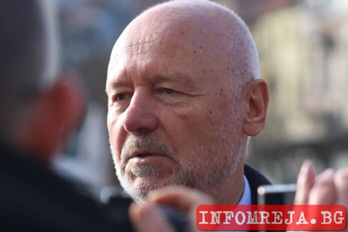 Борисов поиска оставката на министъра на отбраната