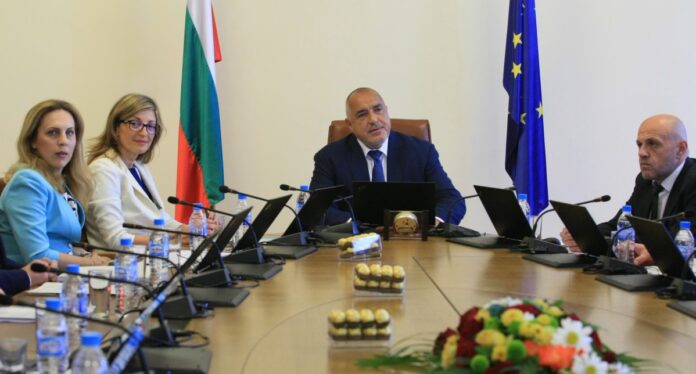 Борисов разпореди спешни мерки заради комарите край река Дунав