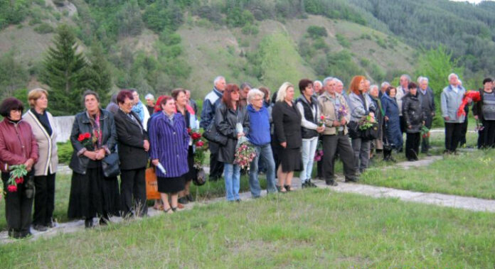 БСП-Белица почете паметта на геройски загиналите партизани от четата „Яким Цоков” в местността 