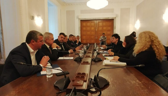 БСП на среща с финансовия министър: Подкрепят облагането с данък на свръхпечалбите на банките