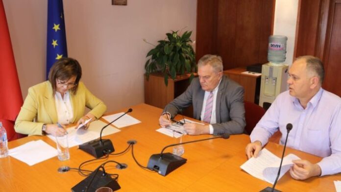 БСП подписа предизборно споразумение с АБВ и “Нормална държава”