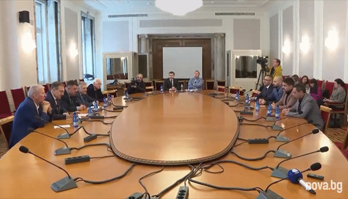 БСП се срещна с Възраждане и МЕЧ: Разделение