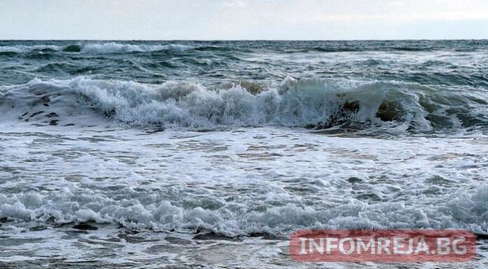 Бурен вятър по морето носи силно вълнение в петък