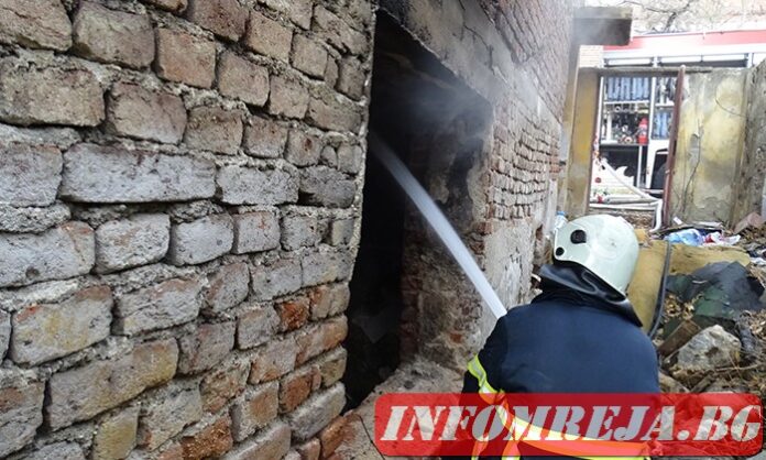 Бургазлия загина при пожар в къщата си