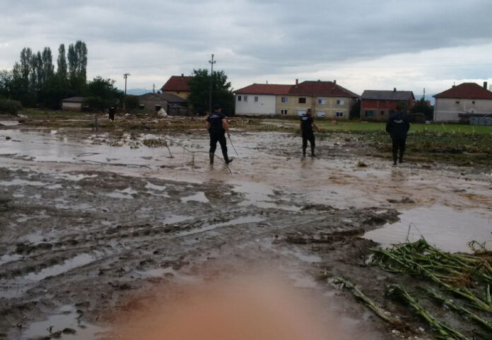 България дава 20 тона минерална вода на бедстващите в Скопие