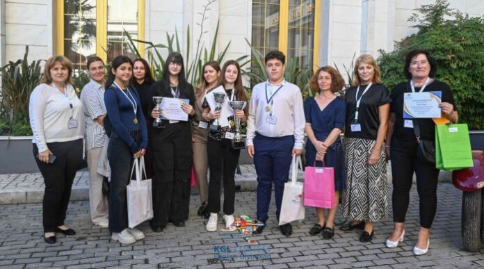 Българска ученичка стана световен шампион на международна олимпиада по английски език