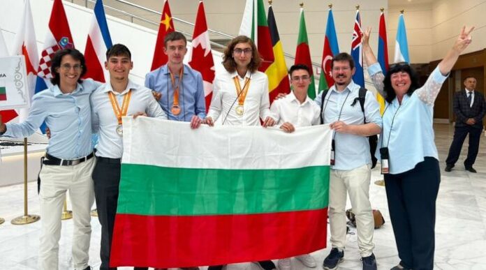 Български ученици с 3 медала на Международната олимпиада по биология