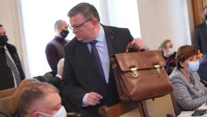 Цацаров: Дойде ми в повече
