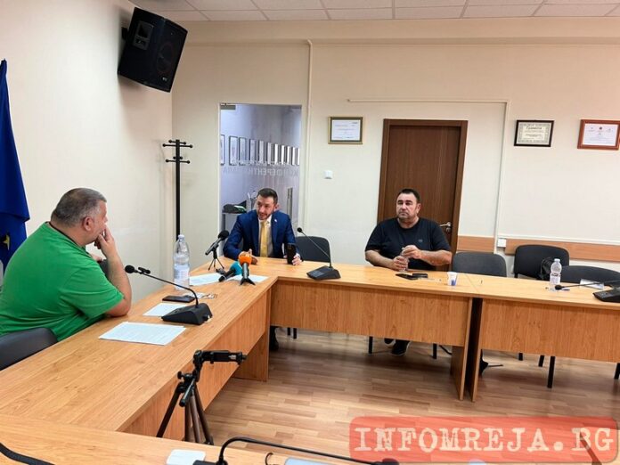 ЦЕНТЪР нахлу в РИК-Благоевград