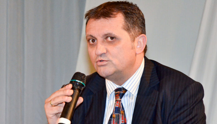 Частен съдебен изпълнител продава колите на Альоша Сиджимов и Илиян Попов
