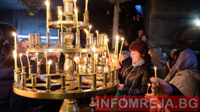 Честваме паметта на свещеномъченик Климент Римски и на свети Климент Охридски