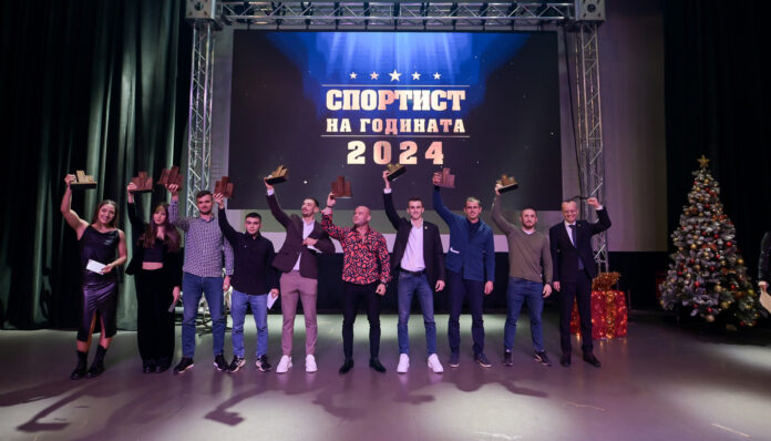 Четирикратен 