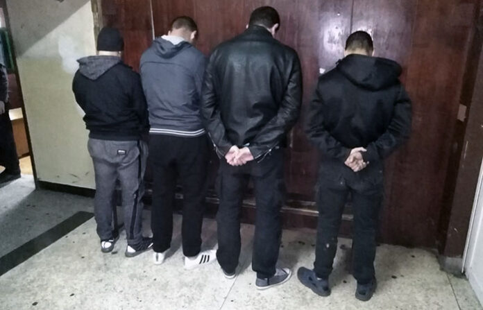 Четирима са задържани след скандала за расизъм