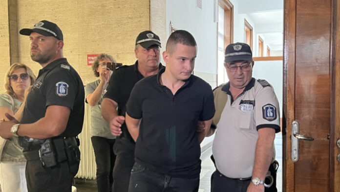 Четиримата задържани за побоя над полицейския шеф в Русе остават в ареста