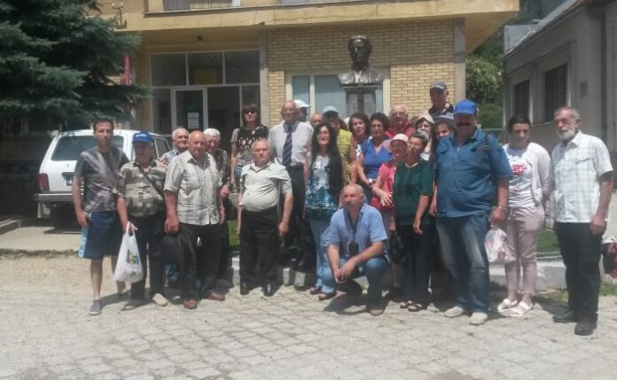 Читалищни дейци от Кюстендил и представители на КИЦ отбелязаха в Босилеград рождения ден на Левски