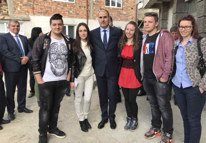 Цветан Цветанов: ГЕРБ ще изпълни ангажимента си за разширяване на училището в село Рибново