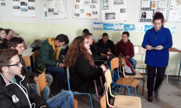 Д-р Теменужка Любенова пред ученици и родители в Абланица: Медицинската марихуана е една от най-големите измами на всички времена