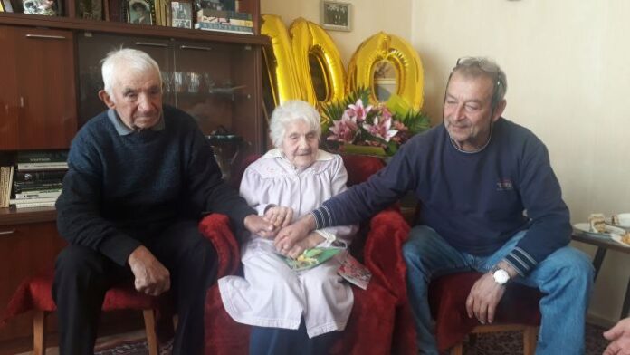 Да кажеш на 100 години: Бел свет