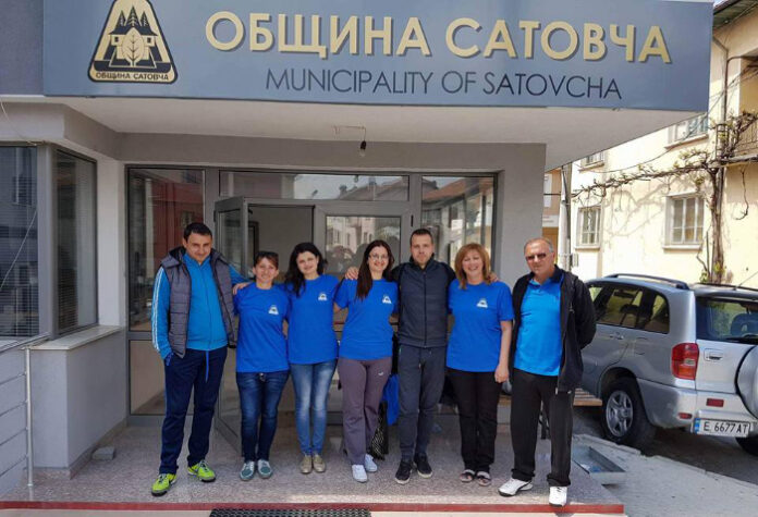 Дамите от администрацията в Сатовча биха отбора на учителките на мини волейболен празничен турнир
