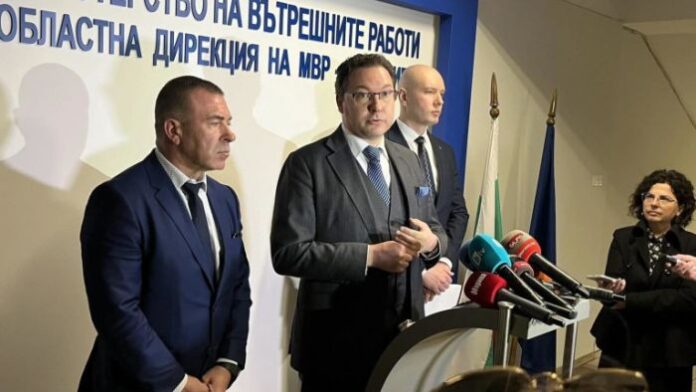 Даниел Митов вижда воля в депутатите за спирането на войната по пътищата