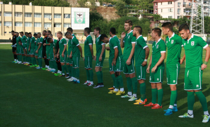 Даниел Младенов в групата за мача с 