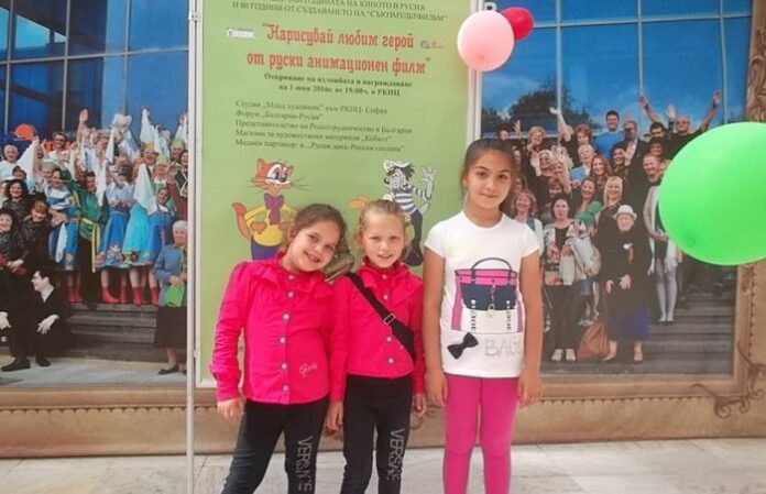 Даниела Бойкова от ОУ „Христо Ботев“ - Невестино с първо място от конкурс за детска рисунка