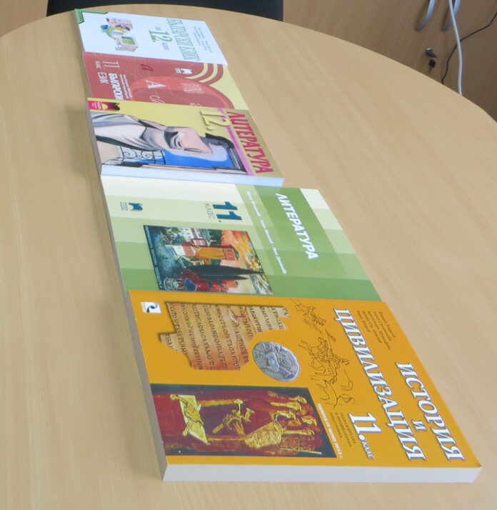 Дариха 25 книги за подготовка на кандидат - студенти в КИЦ „Босилеград“