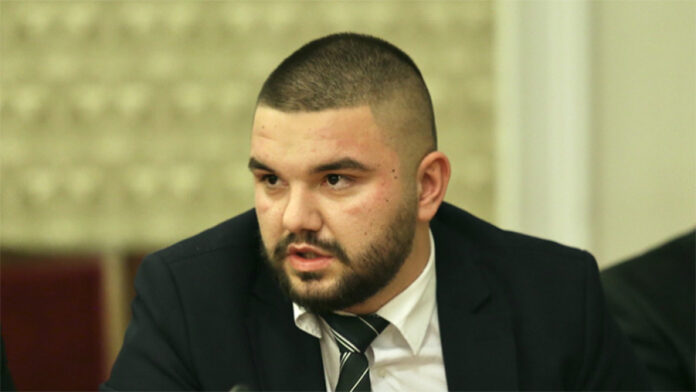 Дават български паспорт на Пендиков