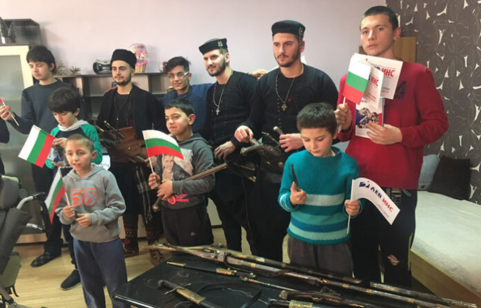 Деца и младежи от Дневен център „Зорница“  се запознаха с български традиции и обичаи