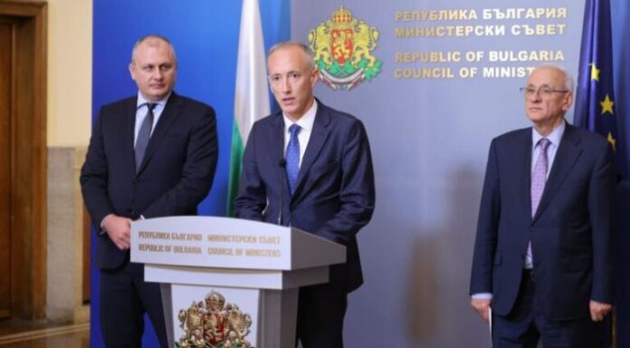 Деца и ученици вече ще имат електронни здравно-профилактични карти