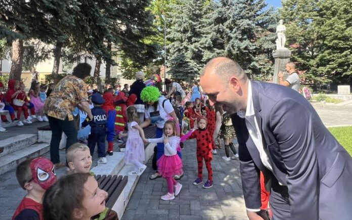 Деца като слънца - карнавал на приказните герои от ДГ „Слънце“ в Кюстендил