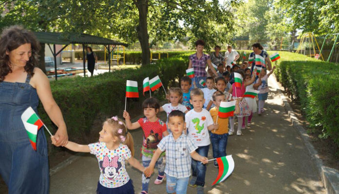 Деца от Струмяни